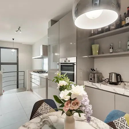 The Art Luxury Apartment