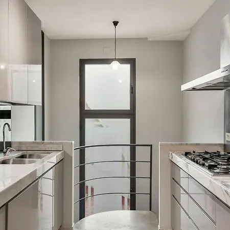 The Art Luxury Apartment *